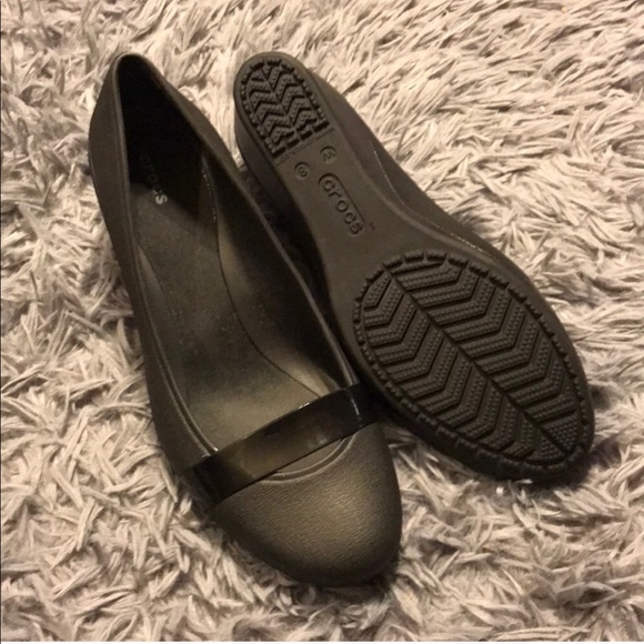 ⭐️ HOST PICK ⭐️ Crocs Brynn wedge, size 8 - Picture 8 of 8